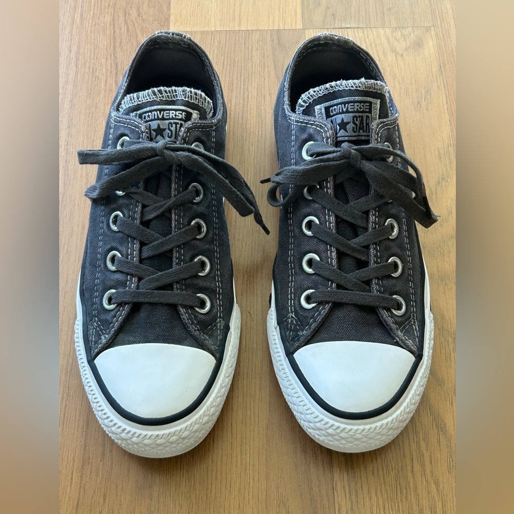 Converse Chuck Taylor All Star CTAS women’s low tops gray 549666C size 6
